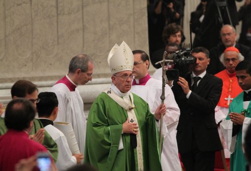 Opening_Synod_Mass_-_Pope_Cardinals_Bishops_Vatican_5._10._2014.1