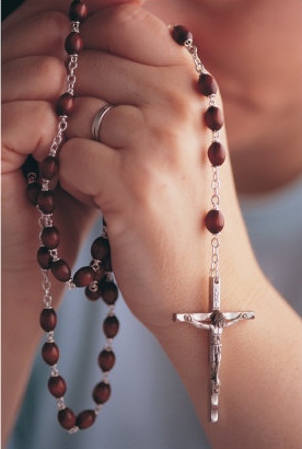 rezando_rosario1