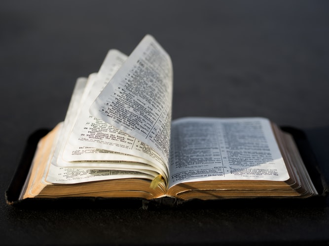 Por que a Bíblia católica possui 73 livros sagrados?
